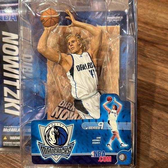 McFarlane Figure- NBA Dirk Nowitzki - Picture 2 of 5